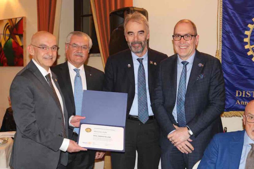 Il Rotary Club Salsomaggiore premia Massimo Fabi, direttore generale dell&#039;azienda ospedaliero universitaria di Parma