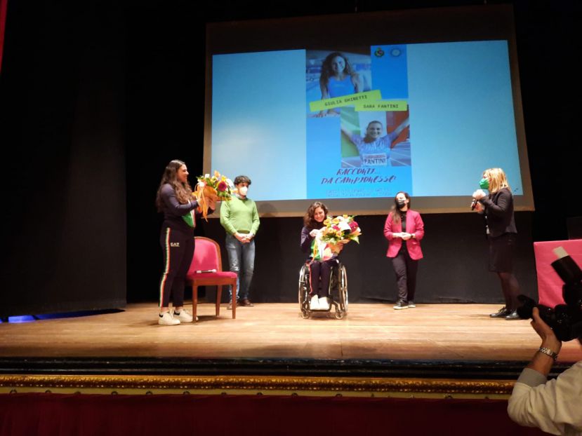 I ragazzi del &quot;Canossa&quot; incontrano le campionesse Sara Fantini e Giulia Ghiretti