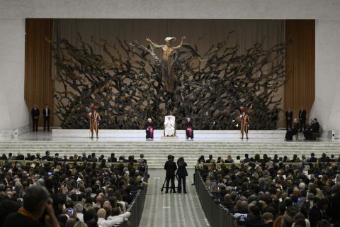 Leone XIV ai giornalisti: “Una comunicazione disarmata e disarmante”