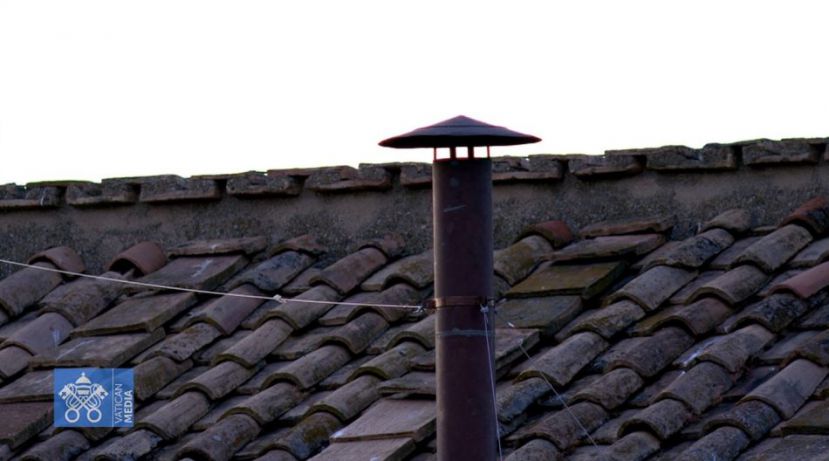 Conclave: secondo giorno di votazioni, fumata prevista alle 12.30