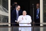 Papa Francesco: il saluto dal Gemelli e il ritorno a Santa Marta